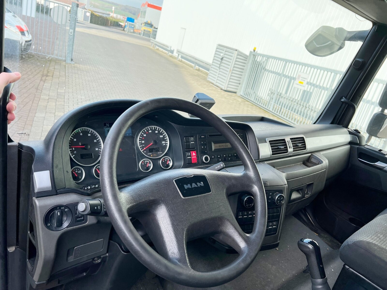 MAN TGL 12.250/340 4X2 BL TGL 12.250/340 4X2 BL mit Dhollandia LBW, 42 cbm - Box truck: picture 4 MAN TGL 12.250/340 4X2 BL TGL 12.250/340 4X2 BL mit Dhollandia LBW, 42 cbm - Box truck: picture 4