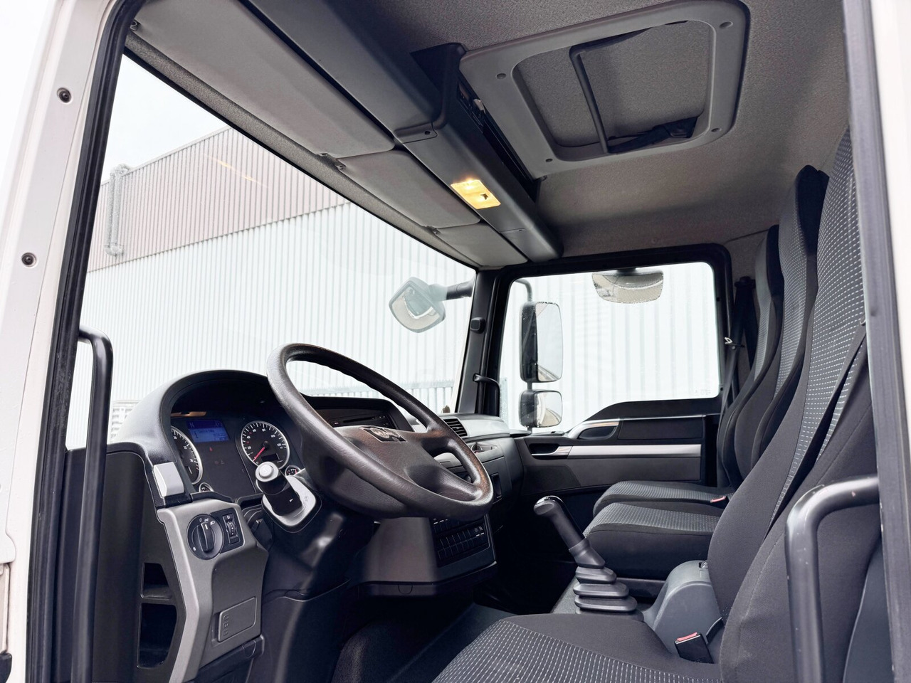 MAN TGL 8.150 4x2 BL TGL 8.150 4x2 BL, Möbelkoffer mit Rolltor - Box truck: picture 4 MAN TGL 8.150 4x2 BL TGL 8.150 4x2 BL, Möbelkoffer mit Rolltor - Box truck: picture 4
