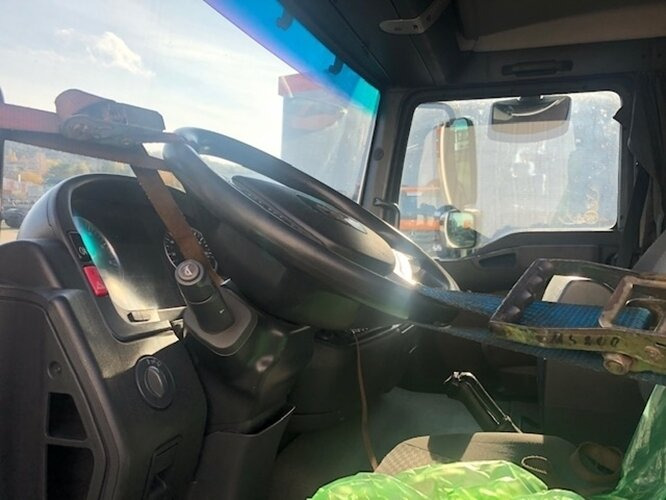 MAN TGL 8.210 BL 4x2 TGL 8.210 BL 4x2 mit LBW, Motorschaden! - Curtainsider truck: picture 5 MAN TGL 8.210 BL 4x2 TGL 8.210 BL 4x2 mit LBW, Motorschaden! - Curtainsider truck: picture 5