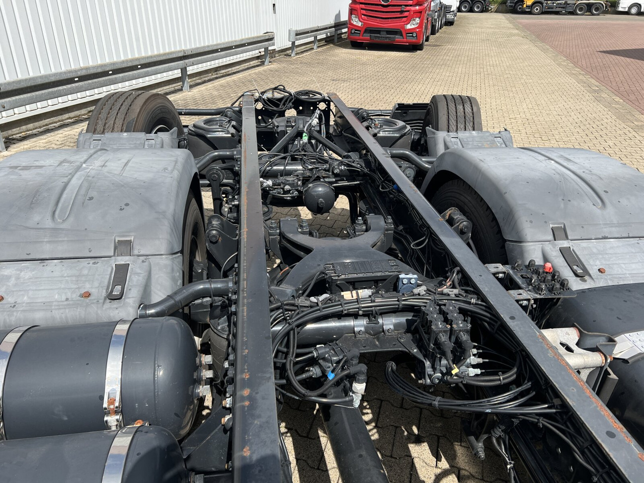 MAN TGS 26.320 6X2-4 BL TGS 26.320 6X2-4 BL, Lenk-/Liftachse, Rechtslenker, Export Only! - Cab chassis truck: picture 3 MAN TGS 26.320 6X2-4 BL TGS 26.320 6X2-4 BL, Lenk-/Liftachse, Rechtslenker, Export Only! - Cab chassis truck: picture 3