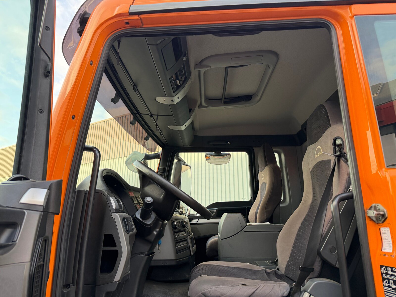 MAN TGS 26.400 6x2-4 BL TGS 26.400 6x2-4 BL, Motorabtrieb, Lenk-/Liftachse, Kran Epsilon Q180ZR95TR - Hook lift truck, Crane truck: picture 5 MAN TGS 26.400 6x2-4 BL TGS 26.400 6x2-4 BL, Motorabtrieb, Lenk-/Liftachse, Kran Epsilon Q180ZR95TR - Hook lift truck, Crane truck: picture 5