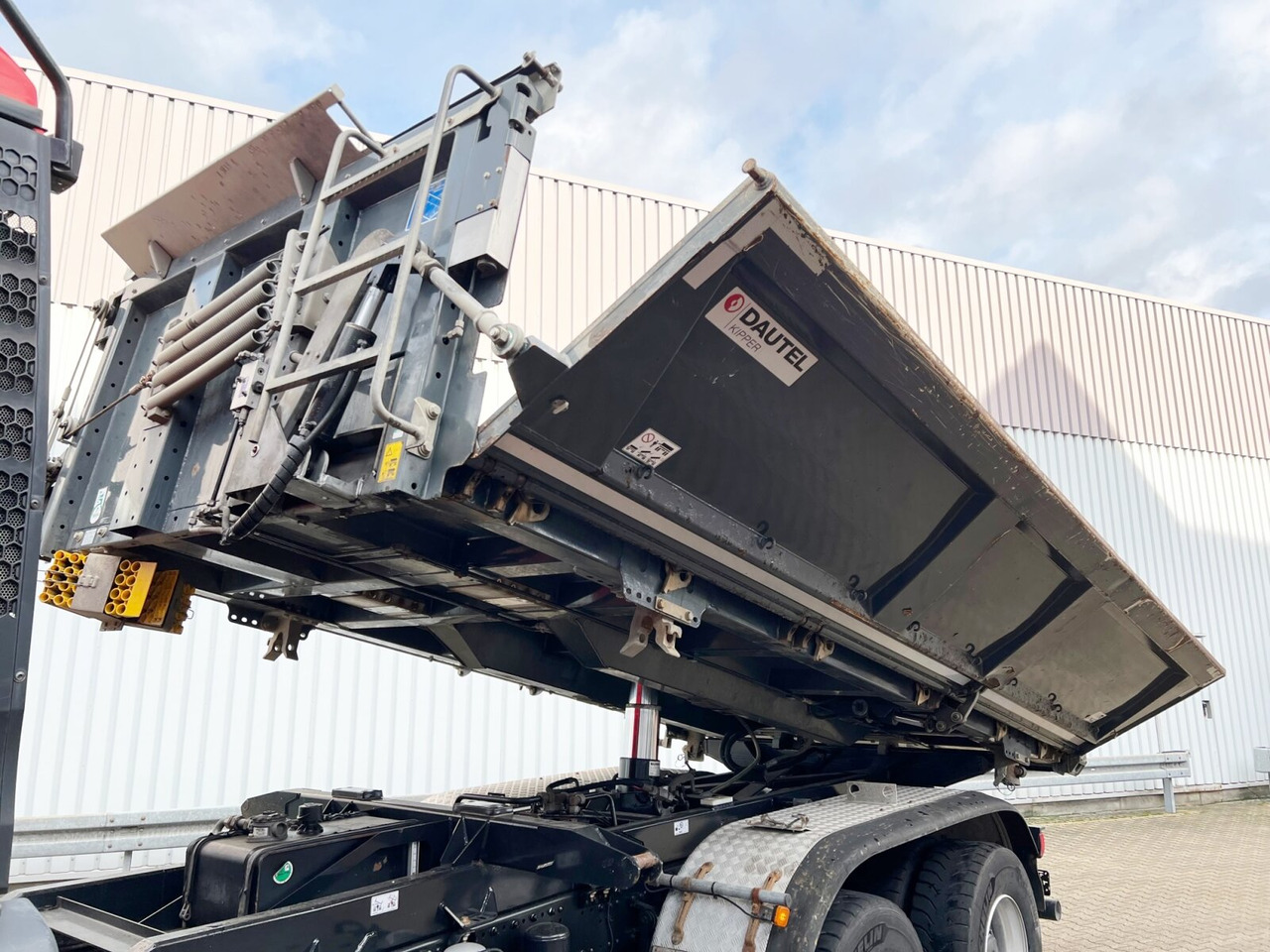 MAN TGS 26.460 6x4 BB TGS 26.460 6x4 BB, Intarder, Bordmatik - Tipper: picture 2 MAN TGS 26.460 6x4 BB TGS 26.460 6x4 BB, Intarder, Bordmatik - Tipper: picture 2