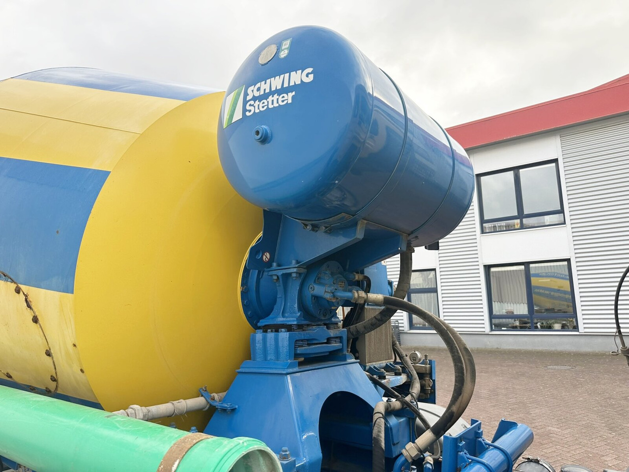 MAN TGS 32.400 8X4 BB TGS 32.400 8x4 BB, Stetter ca. 9m³ - Concrete mixer truck: picture 2 MAN TGS 32.400 8X4 BB TGS 32.400 8x4 BB, Stetter ca. 9m³ - Concrete mixer truck: picture 2