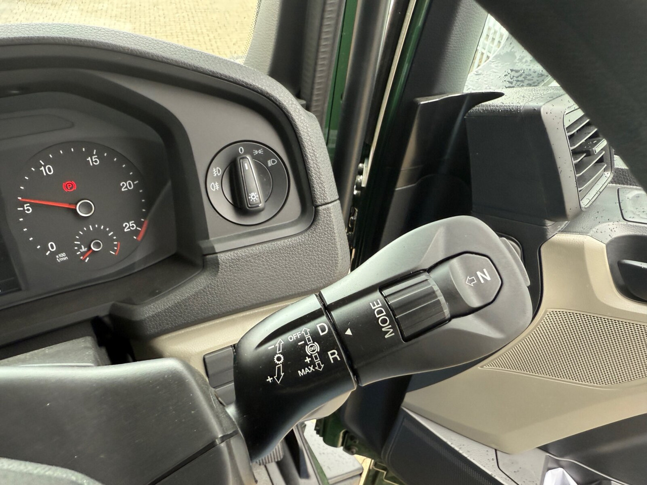 MAN TGS 33.440 6x6 BB CH RHD TGS 33.440 6x6 BB CH RHD, Euro2, Rechtslenker, Einzelbereifung - Cab chassis truck: picture 4 MAN TGS 33.440 6x6 BB CH RHD TGS 33.440 6x6 BB CH RHD, Euro2, Rechtslenker, Einzelbereifung - Cab chassis truck: picture 4
