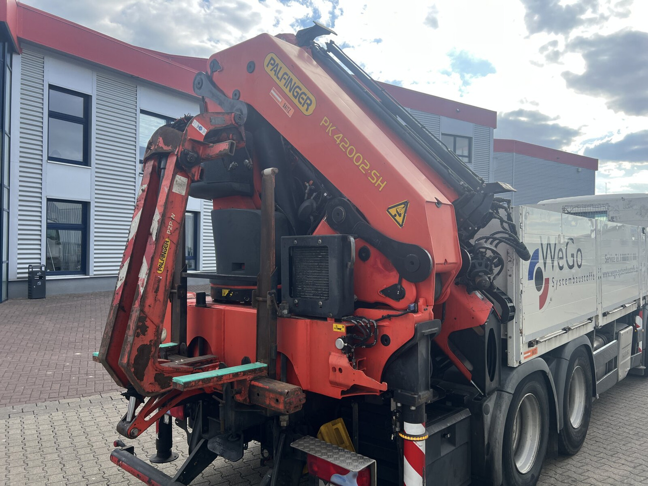 MAN TGS 35.440 8x4 BL TGS 35.440 8x4 BL, Navi, Heckkran Palfinger PK42002 SH-F + Jip PJ 060 B, 24,9m-730kg, Funk - Crane truck, Dropside/ Flatbed truck: picture 4 MAN TGS 35.440 8x4 BL TGS 35.440 8x4 BL, Navi, Heckkran Palfinger PK42002 SH-F + Jip PJ 060 B, 24,9m-730kg, Funk - Crane truck, Dropside/ Flatbed truck: picture 4