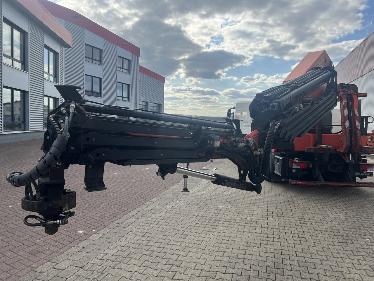 MAN TGS 35.440 8x4 BL TGS 35.440 8x4 BL, Navi, Heckkran Palfinger PK42002 SH-F + Jip PJ 060 B, 24,9m-730kg, Funk - Crane truck, Dropside/ Flatbed truck: picture 3 MAN TGS 35.440 8x4 BL TGS 35.440 8x4 BL, Navi, Heckkran Palfinger PK42002 SH-F + Jip PJ 060 B, 24,9m-730kg, Funk - Crane truck, Dropside/ Flatbed truck: picture 3