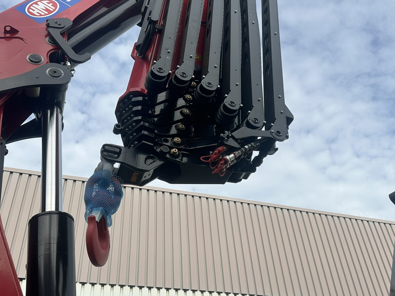 MAN TGS 35.480 8X4 BL TGS 35.480 8X4 BL, Intarder, Kran HMF 3220-K6, 4-fach Abstützung, Funk - Hook lift truck, Crane truck: picture 4 MAN TGS 35.480 8X4 BL TGS 35.480 8X4 BL, Intarder, Kran HMF 3220-K6, 4-fach Abstützung, Funk - Hook lift truck, Crane truck: picture 4