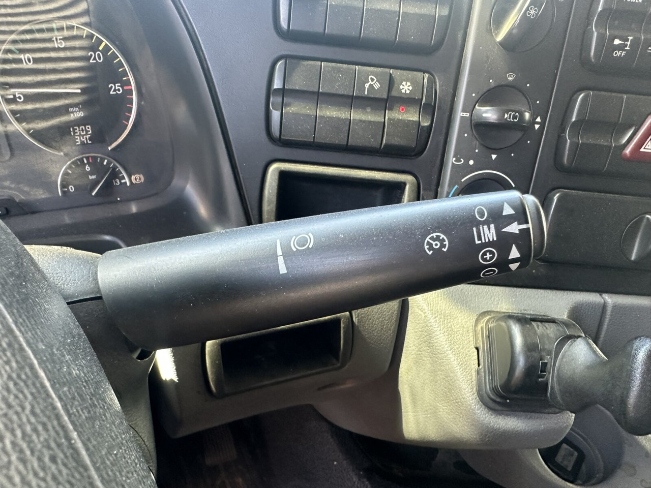 Mercedes-Benz Actros 2532 L 6x2 Actros 2532/41 L 6x2, EEV, Lenkachse - Cab chassis truck: picture 4 Mercedes-Benz Actros 2532 L 6x2 Actros 2532/41 L 6x2, EEV, Lenkachse - Cab chassis truck: picture 4