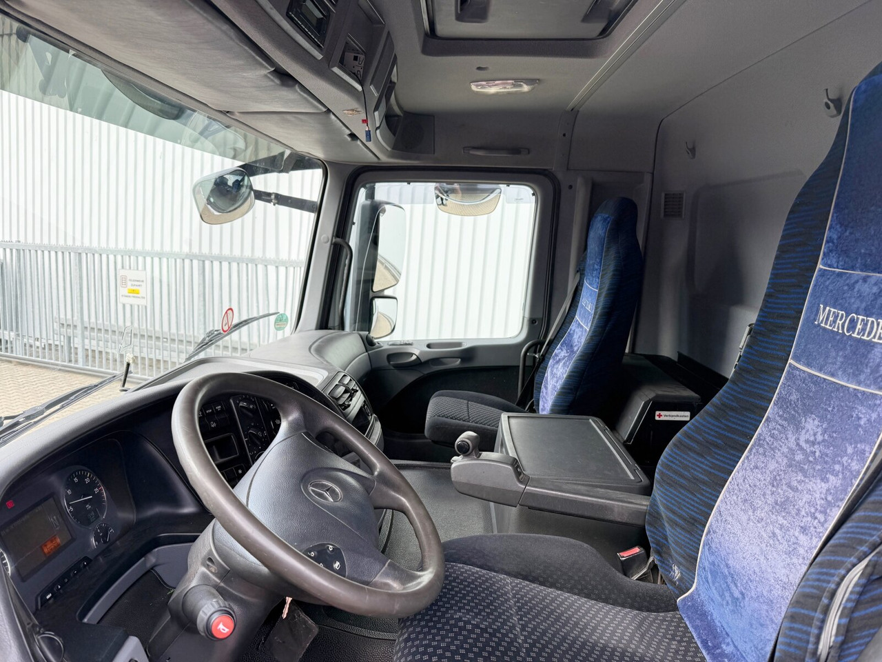 Mercedes-Benz Actros 2532 L 6x2 Actros 2532 L 6x2, Liftachse, Kran Hiab 244EP-5 HiDuo, Funk - Crane truck, Dropside/ Flatbed truck: picture 3 Mercedes-Benz Actros 2532 L 6x2 Actros 2532 L 6x2, Liftachse, Kran Hiab 244EP-5 HiDuo, Funk - Crane truck, Dropside/ Flatbed truck: picture 3