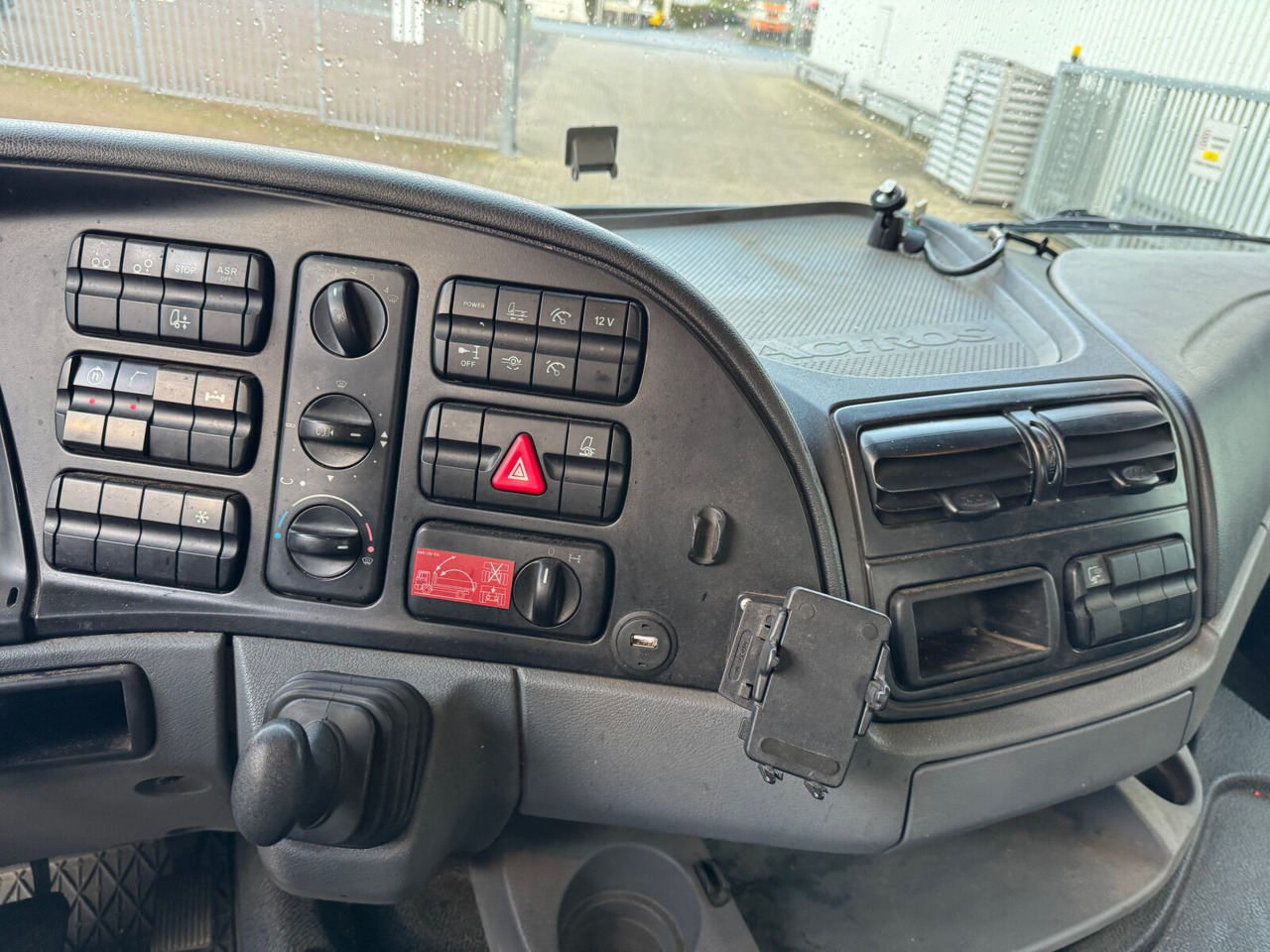 Mercedes-Benz Actros 2541 L 6x2 Actros 2541 L 6x2, Lenkachse, Meiller RK 20.65, Kran Palfinger PK 14002-EH, Funk - Hook lift truck, Crane truck: picture 4 Mercedes-Benz Actros 2541 L 6x2 Actros 2541 L 6x2, Lenkachse, Meiller RK 20.65, Kran Palfinger PK 14002-EH, Funk - Hook lift truck, Crane truck: picture 4