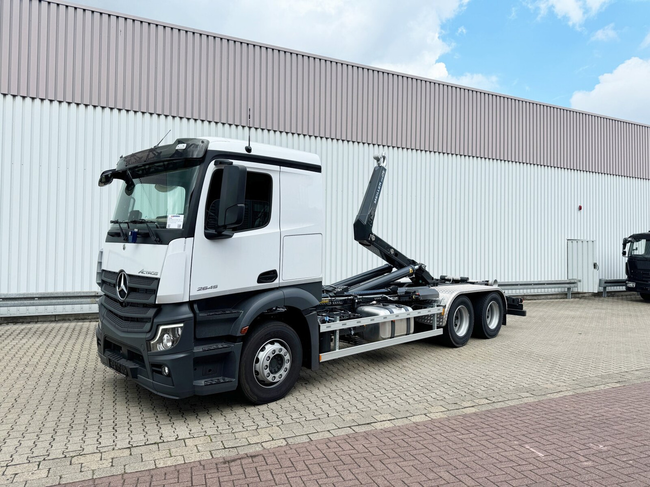 Mercedes-Benz Actros 2645 L 6x4 Actros 2645 L 6x4, MultimediaCockpit, Motorabtrieb, Funk - Hook lift truck: picture 1 Mercedes-Benz Actros 2645 L 6x4 Actros 2645 L 6x4, MultimediaCockpit, Motorabtrieb, Funk - Hook lift truck: picture 1