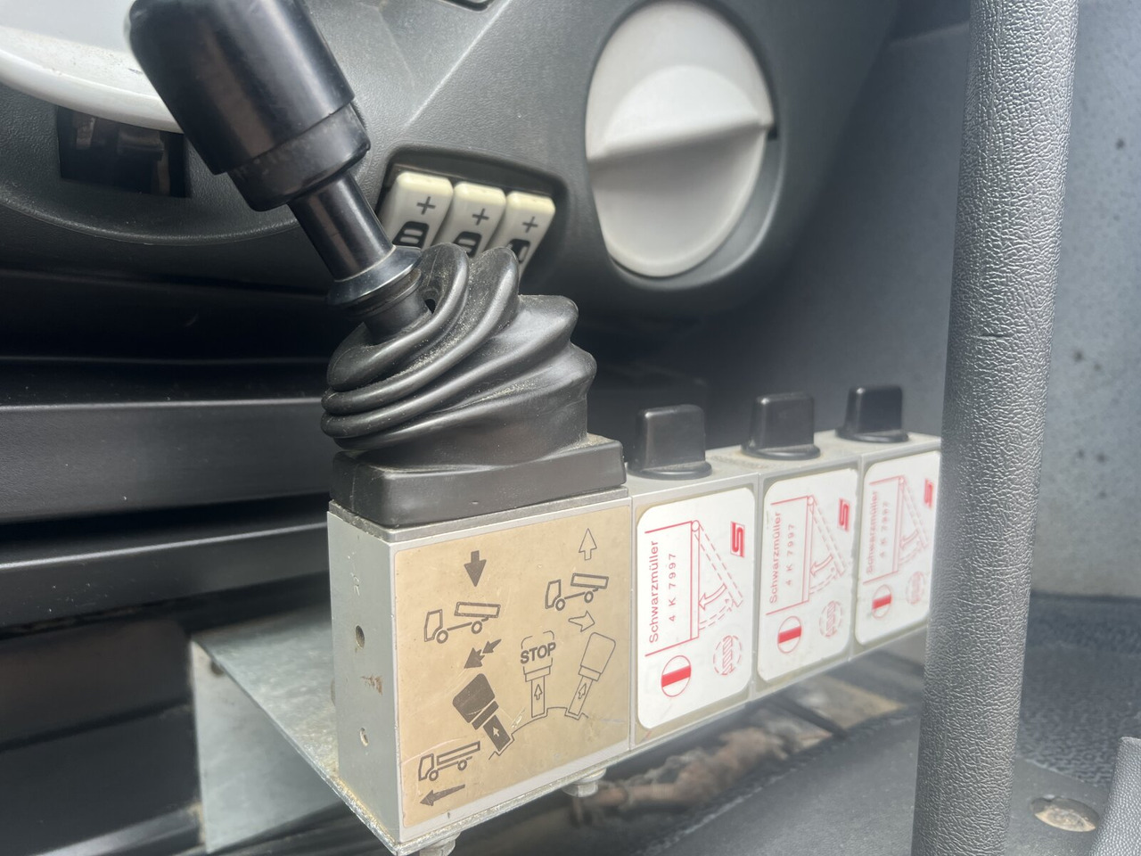 Tipper Mercedes-Benz Actros MP 3, 3241/8x4, Actros MP 3, 3241/8x4, Alukipper Bordmatik, Kli-Ret: picture 6 Tipper Mercedes-Benz Actros MP 3, 3241/8x4, Actros MP 3, 3241/8x4, Alukipper Bordmatik, Kli-Ret: picture 6