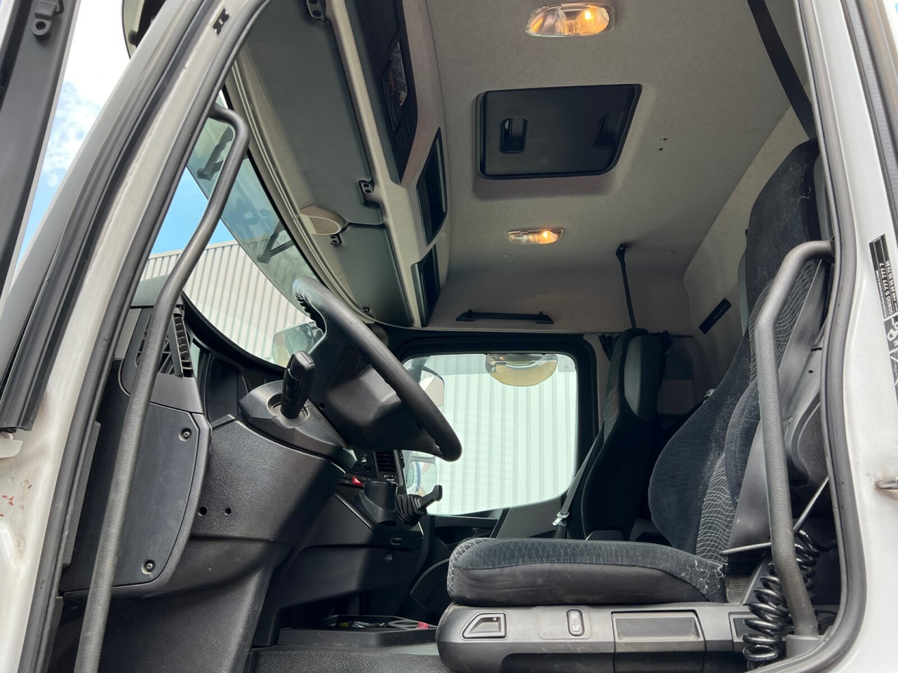 Mercedes-Benz Antos 1840 L 4x2 Antos 1840 L 4x2, Aufnahme für Mitnahmestapler - Curtainsider truck: picture 4 Mercedes-Benz Antos 1840 L 4x2 Antos 1840 L 4x2, Aufnahme für Mitnahmestapler - Curtainsider truck: picture 4