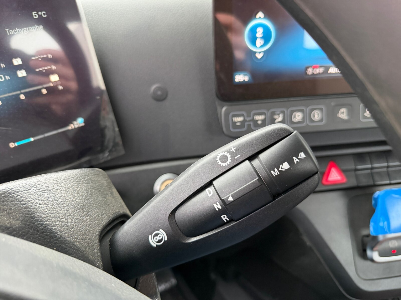 Mercedes-Benz Arocs 1840 K 4x2 Arocs 1840 K 4x2, MultimediaCockpit, 2x Nebenantrieb, NMV & Motorabtrieb - Cab chassis truck: picture 5 Mercedes-Benz Arocs 1840 K 4x2 Arocs 1840 K 4x2, MultimediaCockpit, 2x Nebenantrieb, NMV & Motorabtrieb - Cab chassis truck: picture 5