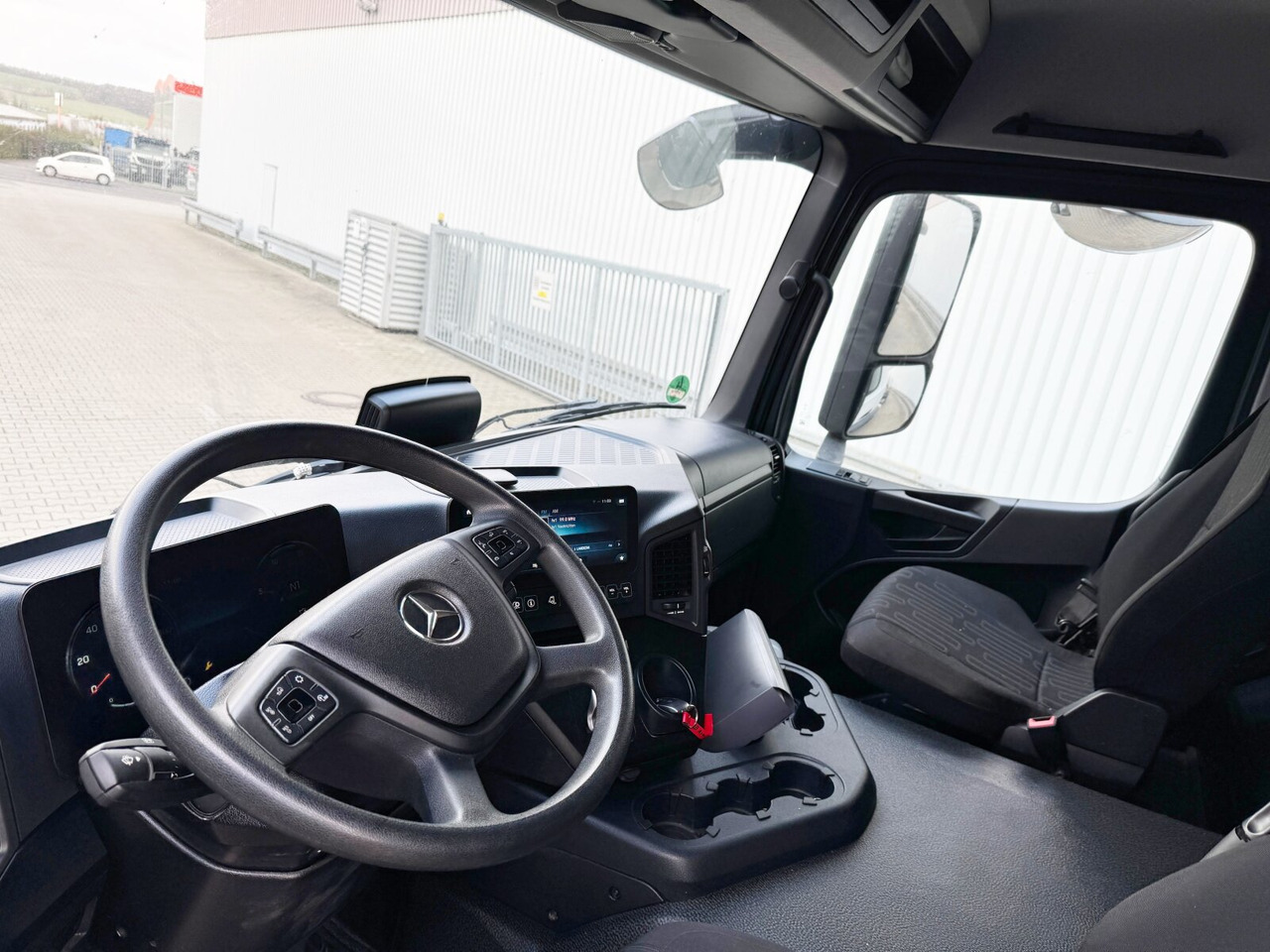 Mercedes-Benz Arocs 1840 L 4x2 Arocs 1840 L 4x2/48, MultimediaCockpit, Navi - Hook lift truck: picture 2 Mercedes-Benz Arocs 1840 L 4x2 Arocs 1840 L 4x2/48, MultimediaCockpit, Navi - Hook lift truck: picture 2