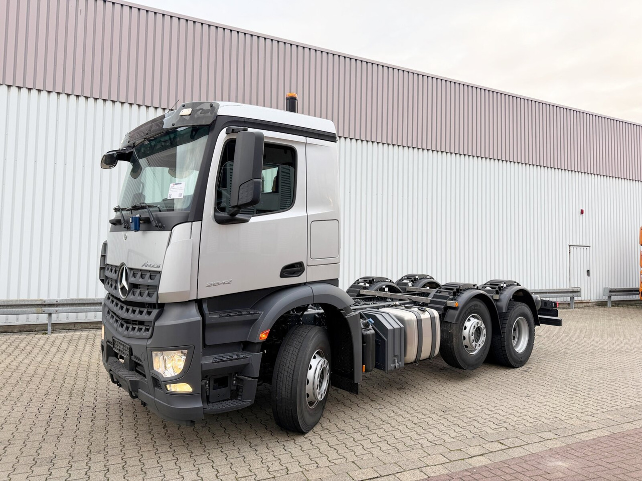 Mercedes-Benz Arocs 2542 L 6x2/4 Arocs 2542 L 6x2/4, Vorlauflenk-/liftachse, Navi, MultimediaCockpit - Cab chassis truck: picture 1 Mercedes-Benz Arocs 2542 L 6x2/4 Arocs 2542 L 6x2/4, Vorlauflenk-/liftachse, Navi, MultimediaCockpit - Cab chassis truck: picture 1