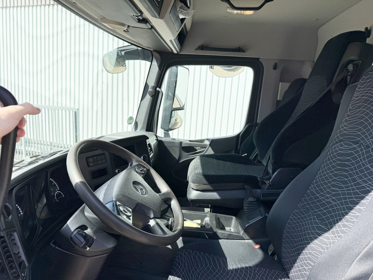 Mercedes-Benz Arocs 2643 LK 6x6 HAD Arocs 2643 LK 6x6 HAD, HydroDrive, Navi - Hook lift truck: picture 5 Mercedes-Benz Arocs 2643 LK 6x6 HAD Arocs 2643 LK 6x6 HAD, HydroDrive, Navi - Hook lift truck: picture 5