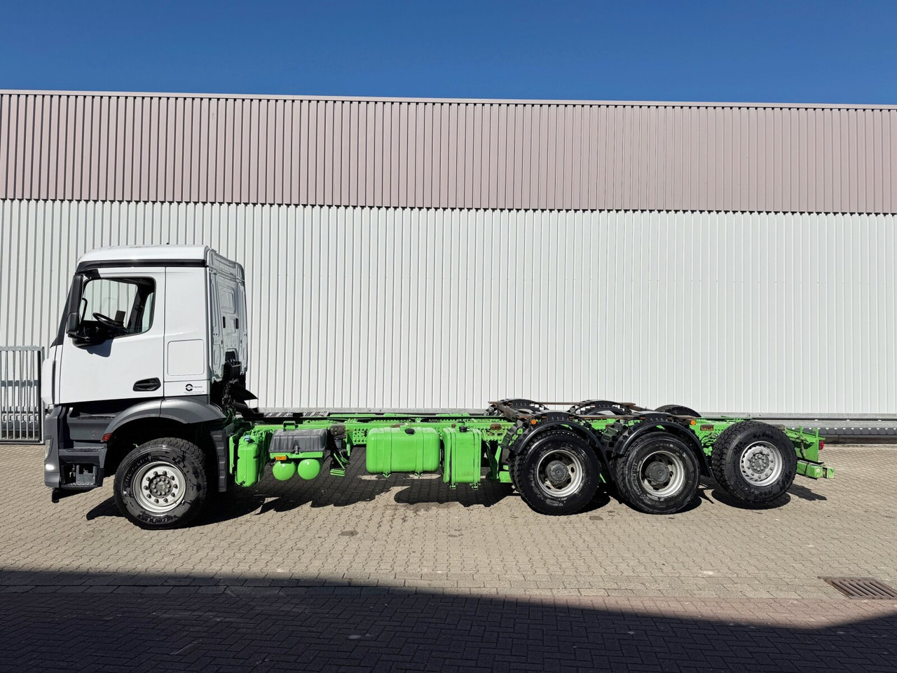 Hook lift truck Mercedes-Benz Arocs 3242/48 LK 8x4/4 Arocs 3242/48 LK 8x4/4, Lenk-/Liftachse: picture 14 Hook lift truck Mercedes-Benz Arocs 3242/48 LK 8x4/4 Arocs 3242/48 LK 8x4/4, Lenk-/Liftachse: picture 14
