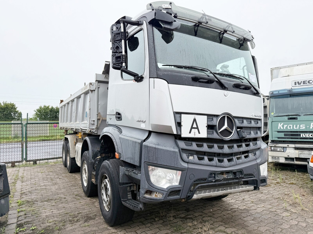 Mercedes-Benz Arocs 3243 K 8x4/4 Unfallschaden! Arocs 3243 K 8x4/4 Unfallschaden! - Tipper: picture 5 Mercedes-Benz Arocs 3243 K 8x4/4 Unfallschaden! Arocs 3243 K 8x4/4 Unfallschaden! - Tipper: picture 5