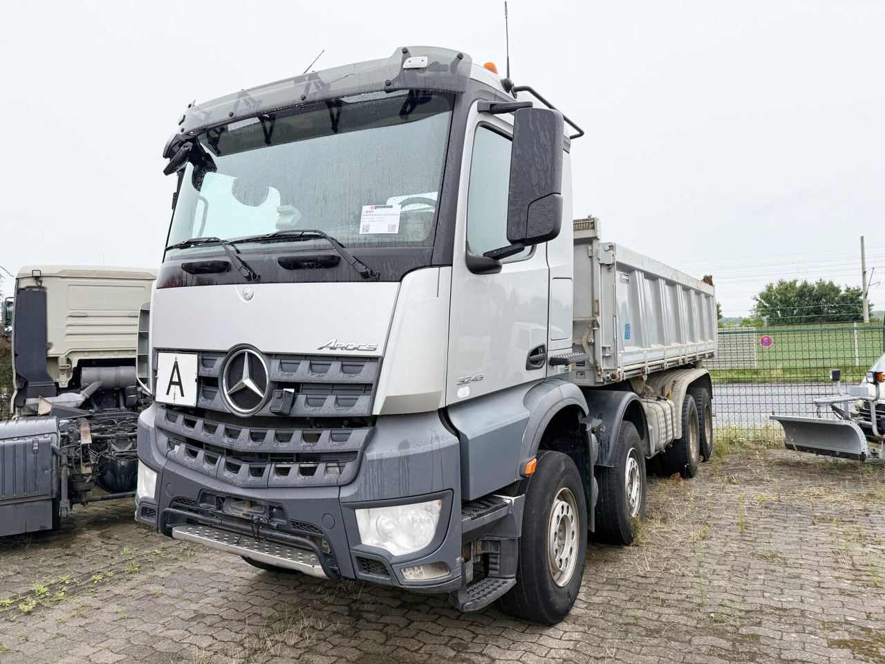 Mercedes-Benz Arocs 3243 K 8x4/4 Unfallschaden! Arocs 3243 K 8x4/4 Unfallschaden! - Tipper: picture 1 Mercedes-Benz Arocs 3243 K 8x4/4 Unfallschaden! Arocs 3243 K 8x4/4 Unfallschaden! - Tipper: picture 1