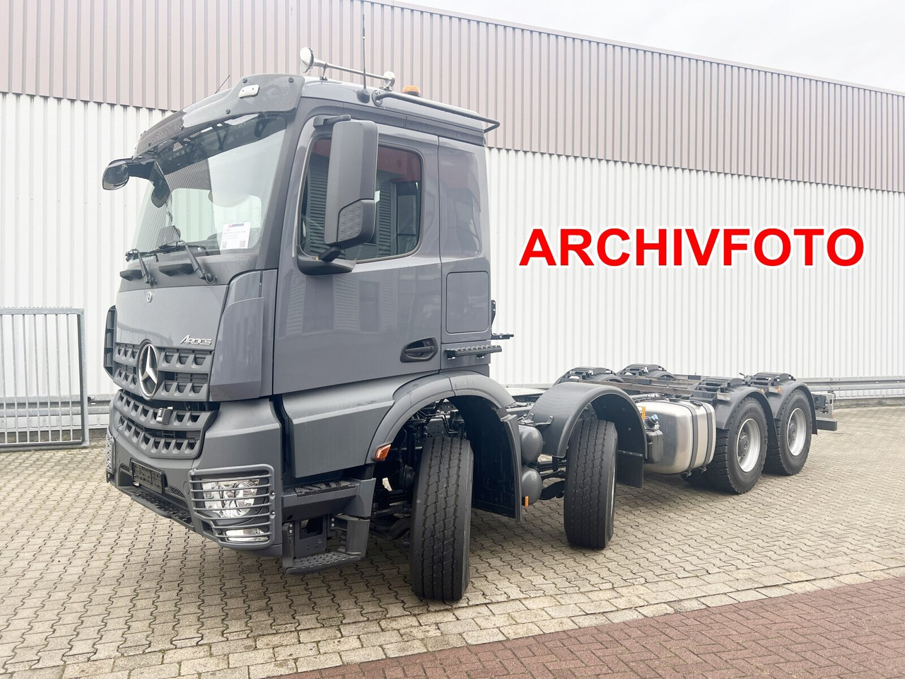 Mercedes-Benz Arocs 3253 L 8x4/4 Arocs 3253 L 8x4/4, MultimediaCockpit, Navi, Motorabtrieb - Cab chassis truck: picture 1 Mercedes-Benz Arocs 3253 L 8x4/4 Arocs 3253 L 8x4/4, MultimediaCockpit, Navi, Motorabtrieb - Cab chassis truck: picture 1