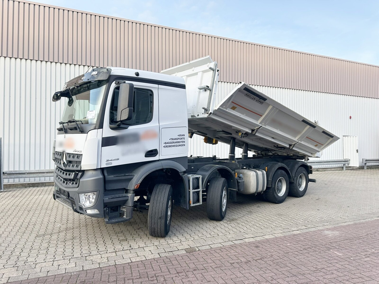 Mercedes-Benz Arocs 3445 K 8x4/4 Arocs 3445 K 8x4/4, Meiller Bordmatik links - Tipper: picture 1 Mercedes-Benz Arocs 3445 K 8x4/4 Arocs 3445 K 8x4/4, Meiller Bordmatik links - Tipper: picture 1