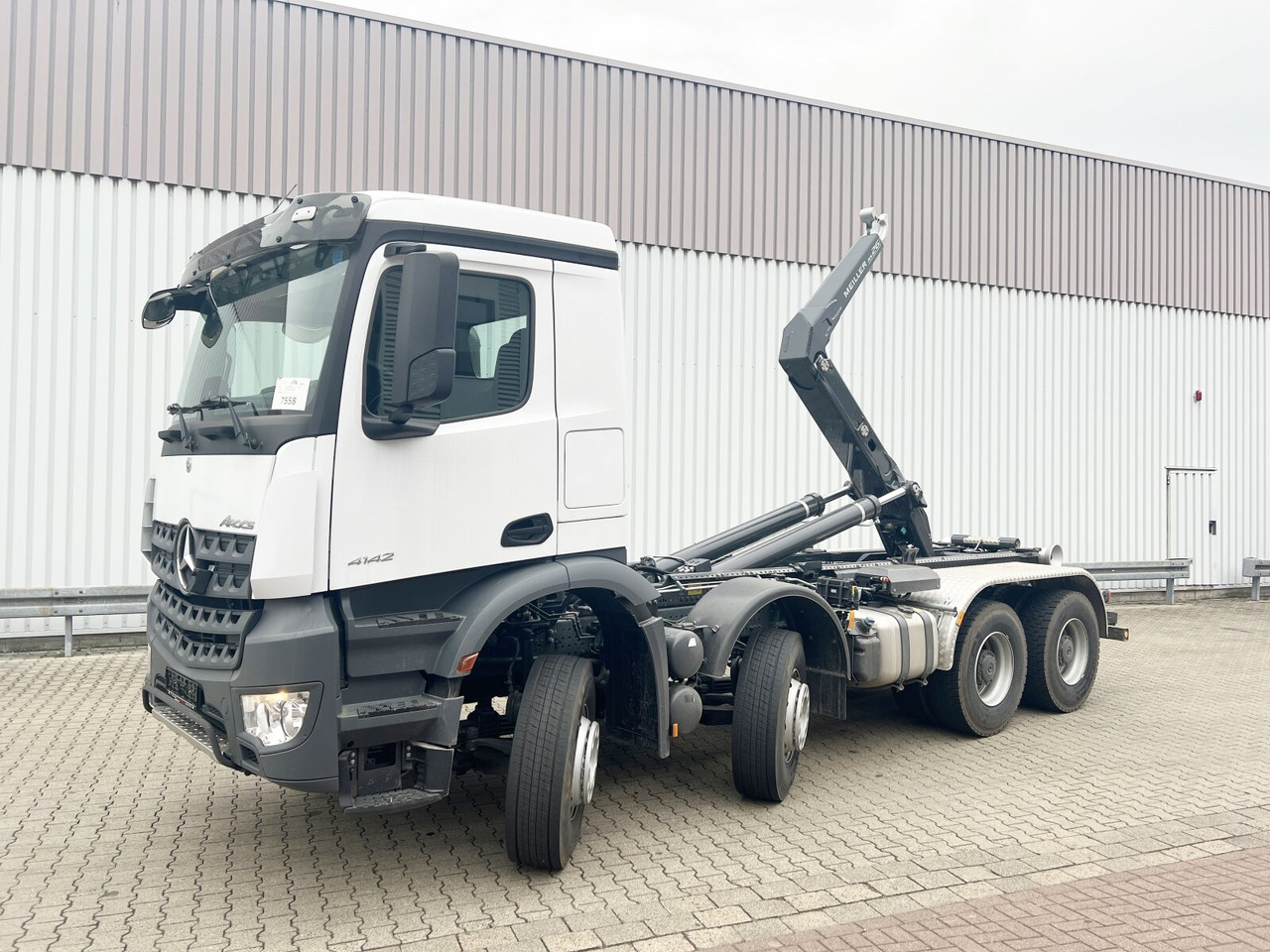 Mercedes-Benz Arocs 4142/48 K 8x4/4 Arocs 4142/48 K 8x4/4, Grounder, Meiller RS26 62-K, Funk - Hook lift truck: picture 1 Mercedes-Benz Arocs 4142/48 K 8x4/4 Arocs 4142/48 K 8x4/4, Grounder, Meiller RS26 62-K, Funk - Hook lift truck: picture 1