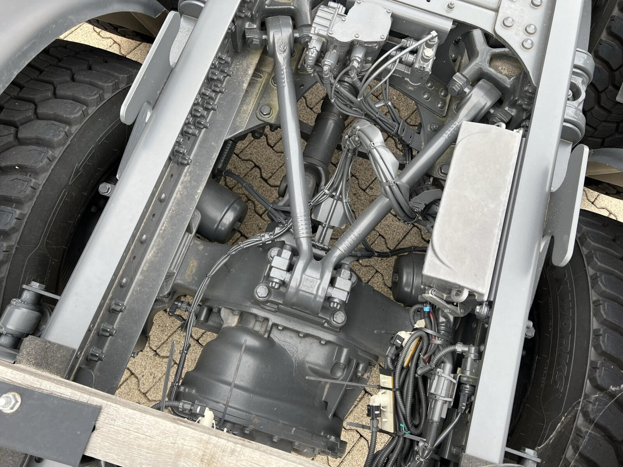 New Hook lift truck Mercedes-Benz Arocs 4163/8x4 Arocs 4163/8x4, Hiab 26.59, Funk, Multimedia Cockpit,: picture 6