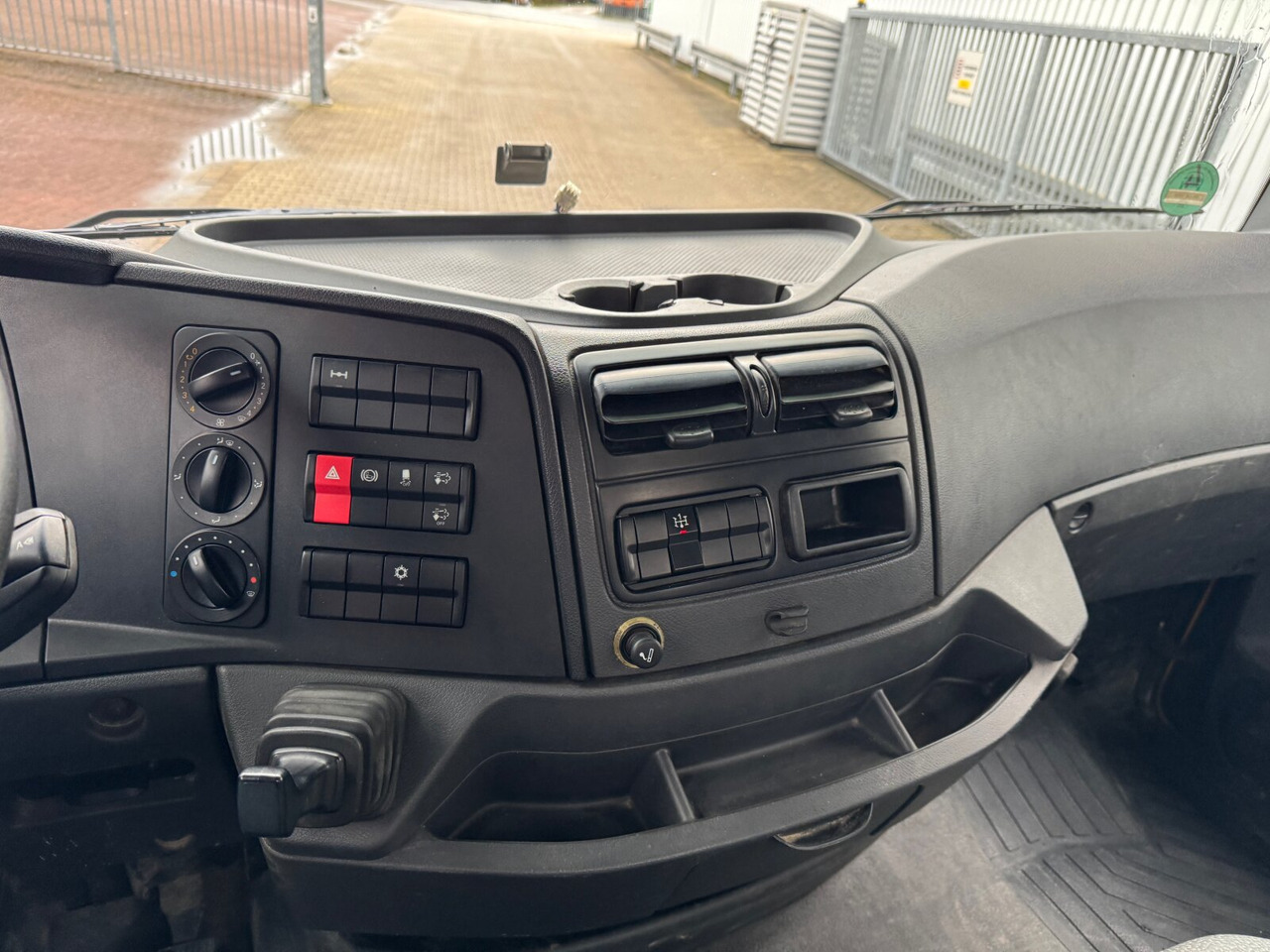 Mercedes-Benz Atego 1221 K 4x2 Atego 1221 K 4x2, 2x AHK - Tipper: picture 4 Mercedes-Benz Atego 1221 K 4x2 Atego 1221 K 4x2, 2x AHK - Tipper: picture 4