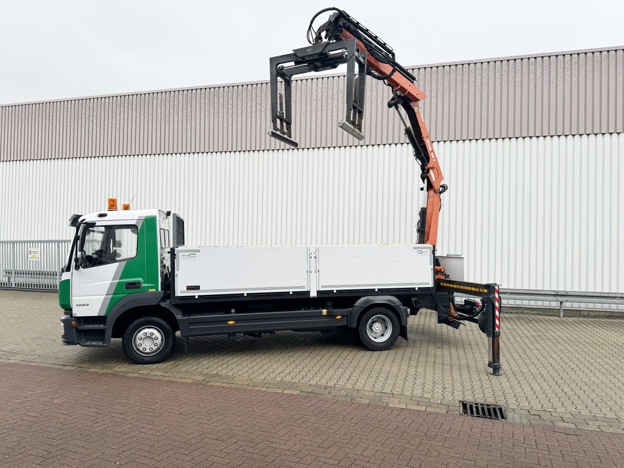 Mercedes-Benz Atego 1223 L 4x2 Atego 1223 L 4x2 mit Heckkran Atlas 88.3-A2L, Funk - Crane truck, Dropside/ Flatbed truck: picture 2 Mercedes-Benz Atego 1223 L 4x2 Atego 1223 L 4x2 mit Heckkran Atlas 88.3-A2L, Funk - Crane truck, Dropside/ Flatbed truck: picture 2