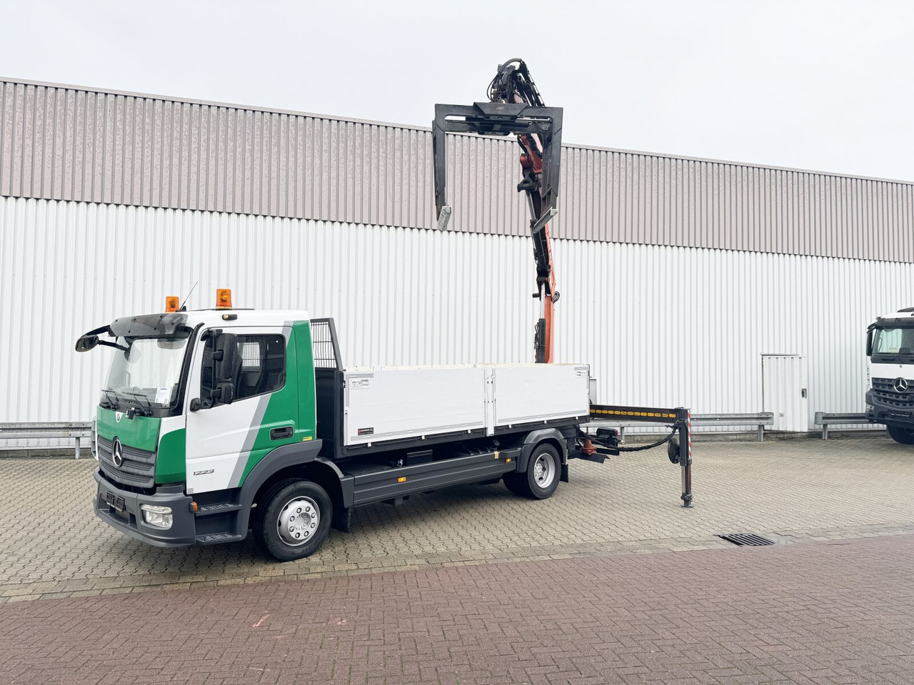 Mercedes-Benz Atego 1223 L 4x2 Atego 1223 L 4x2 mit Heckkran Atlas 88.3-A2L, Funk - Crane truck, Dropside/ Flatbed truck: picture 1 Mercedes-Benz Atego 1223 L 4x2 Atego 1223 L 4x2 mit Heckkran Atlas 88.3-A2L, Funk - Crane truck, Dropside/ Flatbed truck: picture 1