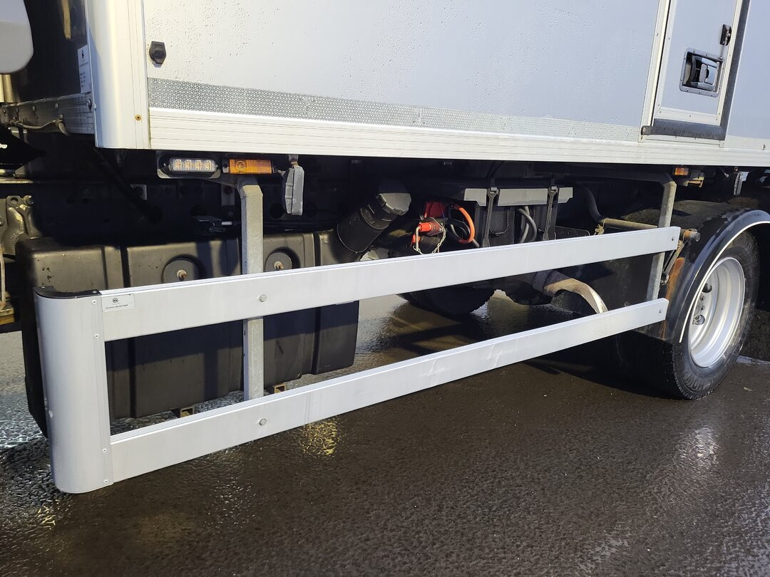 Mercedes-Benz Atego 1330 4x4 Atego 1330 4x4, Iso-Koffer mit Heizung und LBW - Box truck: picture 4 Mercedes-Benz Atego 1330 4x4 Atego 1330 4x4, Iso-Koffer mit Heizung und LBW - Box truck: picture 4