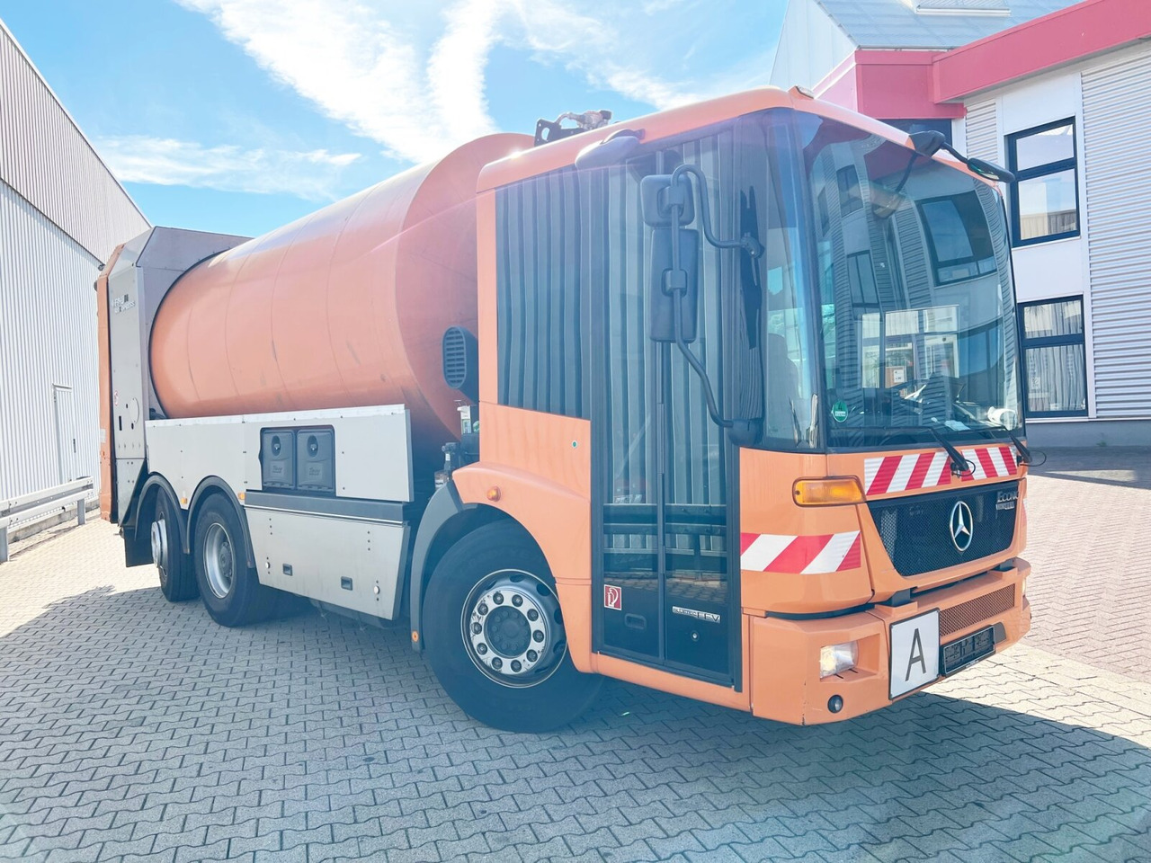 Garbage truck for transportation of garbage Mercedes-Benz Econic 2629 L/NLA 6x2/4 Econic 2629 L/NLA 6x2/4, EEV, Lenkachse, FAUN Rotopress 519L, Zöller-Schüttung: picture 9 Garbage truck for transportation of garbage Mercedes-Benz Econic 2629 L/NLA 6x2/4 Econic 2629 L/NLA 6x2/4, EEV, Lenkachse, FAUN Rotopress 519L, Zöller-Schüttung: picture 9