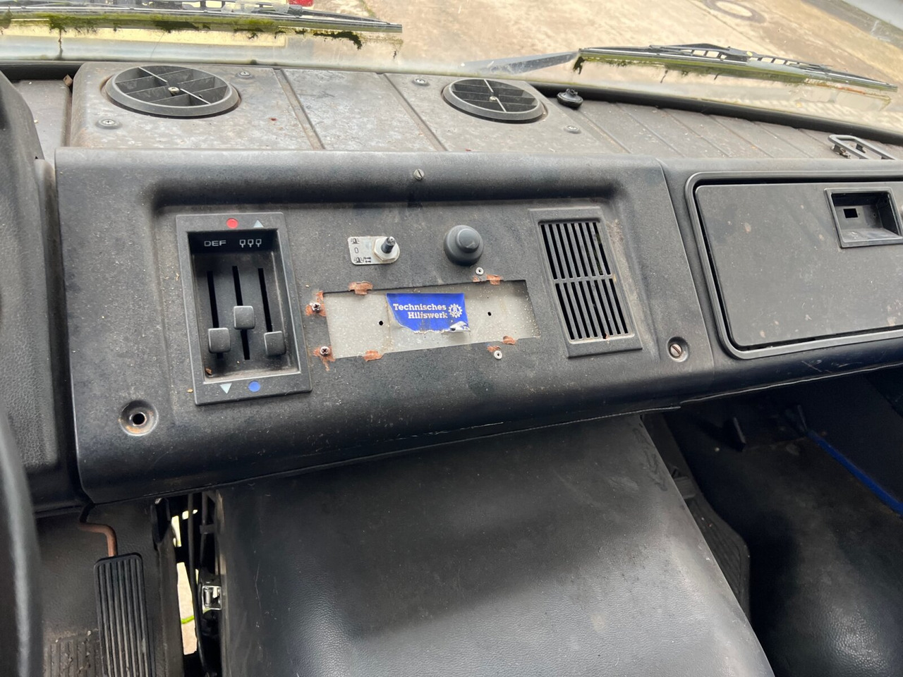 Mercedes-Benz L 407 D 4x2 Doka L 407 D 4x2 Doka, Ex-THW - Curtainsider truck: picture 2 Mercedes-Benz L 407 D 4x2 Doka L 407 D 4x2 Doka, Ex-THW - Curtainsider truck: picture 2