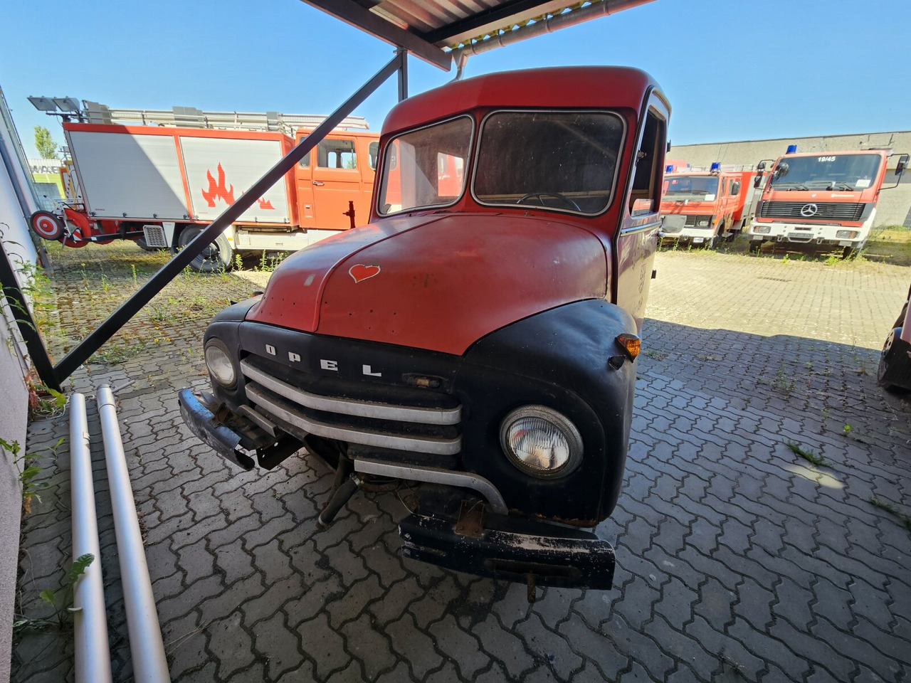 Opel Blitz LF8, Blitz, Oldtimer Feuerwehr, Restaurationsobjekt, Teilespender - Ambulance: picture 1 Opel Blitz LF8, Blitz, Oldtimer Feuerwehr, Restaurationsobjekt, Teilespender - Ambulance: picture 1