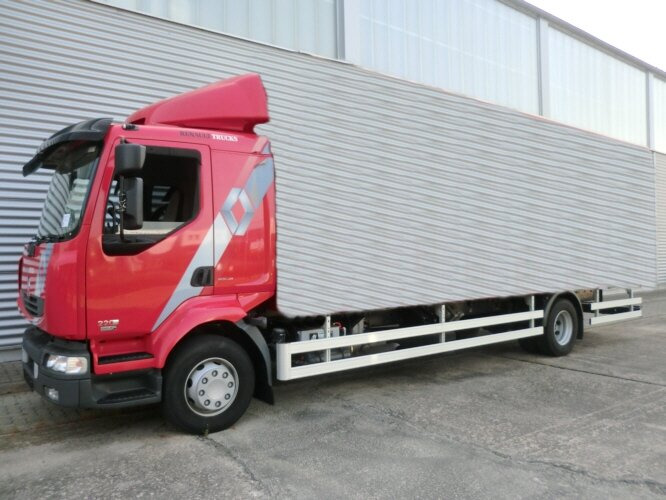 Renault Midlum 220 DXi 4x2 Chassi Länge 7,5 m - Cab chassis truck: picture 1 Renault Midlum 220 DXi 4x2 Chassi Länge 7,5 m - Cab chassis truck: picture 1
