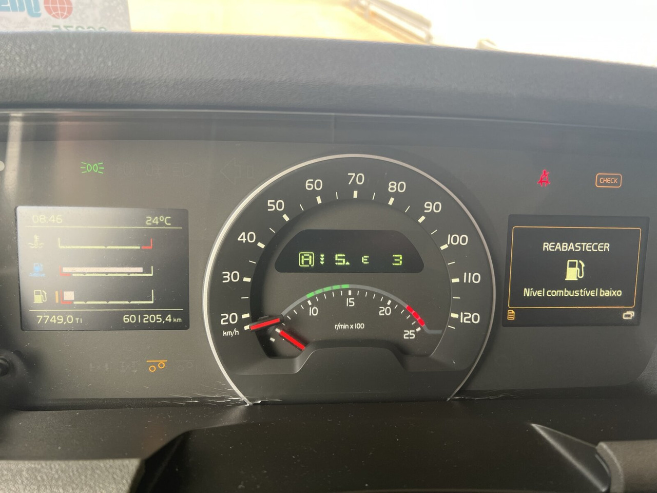 FH16 750 8x4 FH16 750 8x4, Retarder, Globetrotter, Vorlauflift/-lenk, Schwerlast 180T - Tractor unit: picture 5 FH16 750 8x4 FH16 750 8x4, Retarder, Globetrotter, Vorlauflift/-lenk, Schwerlast 180T - Tractor unit: picture 5