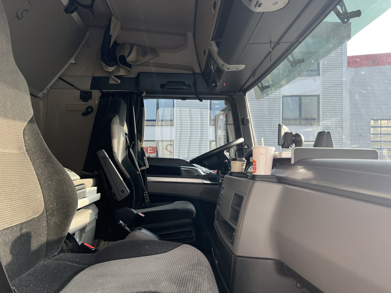 MAN TGX 18.500 4X2 LLS TGX 18.500 4X2 LLS, Retarder, Vollumer - Tractor unit: picture 5 MAN TGX 18.500 4X2 LLS TGX 18.500 4X2 LLS, Retarder, Vollumer - Tractor unit: picture 5