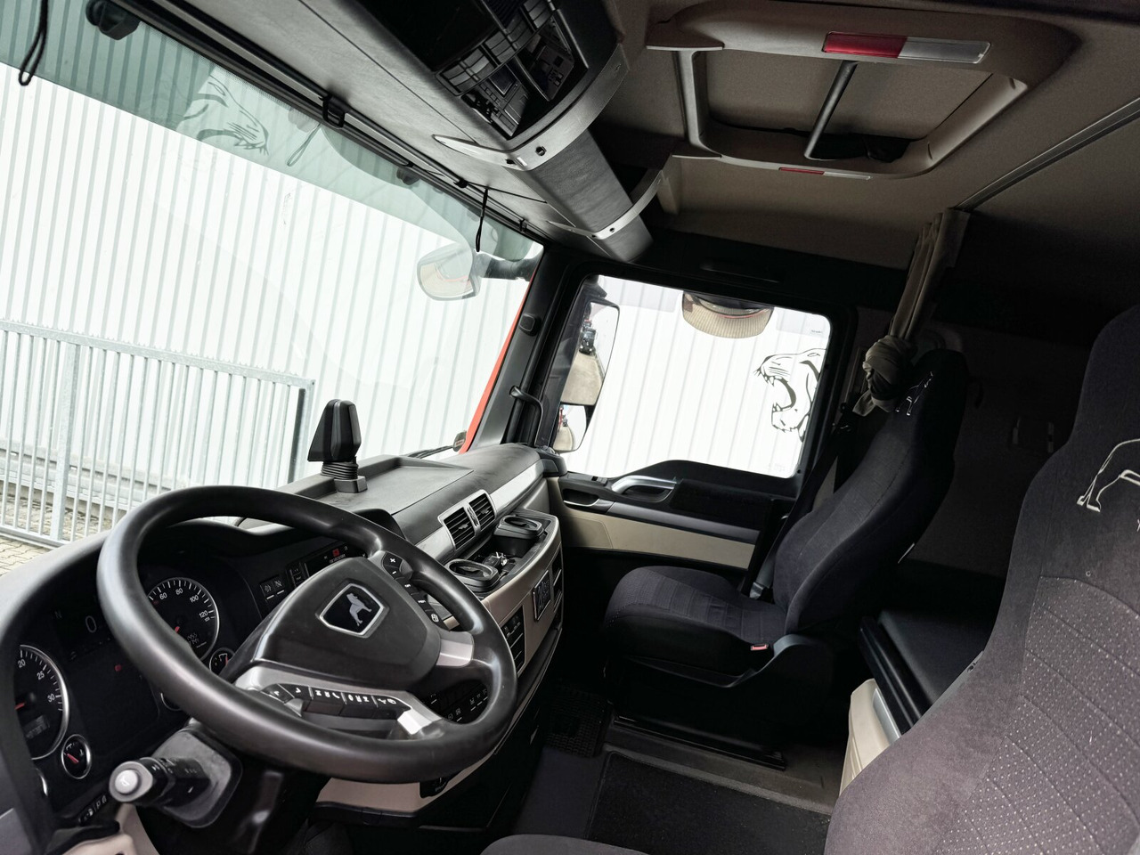 Interior photo 1: Tractor unit MAN TGX 18.500 4X4H BLS TGX 18.500 4X4H BLS, PriTarder, HydroDrive, Kipphydraulik