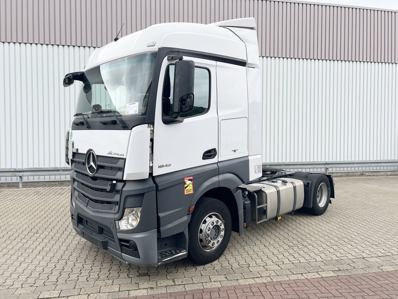 Mercedes-Benz Actros 1842 LS 4x2 Actros 1842 LS 4x2, 3x VORHANDEN - Tractor unit: picture 1 Mercedes-Benz Actros 1842 LS 4x2 Actros 1842 LS 4x2, 3x VORHANDEN - Tractor unit: picture 1