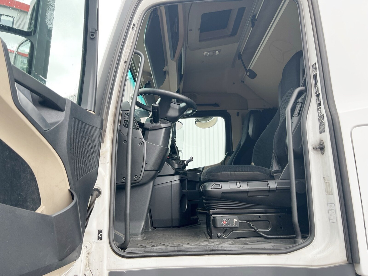 Mercedes-Benz Actros 1842 LS 4x2 Actros 1842 LS 4x2, 3x VORHANDEN - Tractor unit: picture 2 Mercedes-Benz Actros 1842 LS 4x2 Actros 1842 LS 4x2, 3x VORHANDEN - Tractor unit: picture 2
