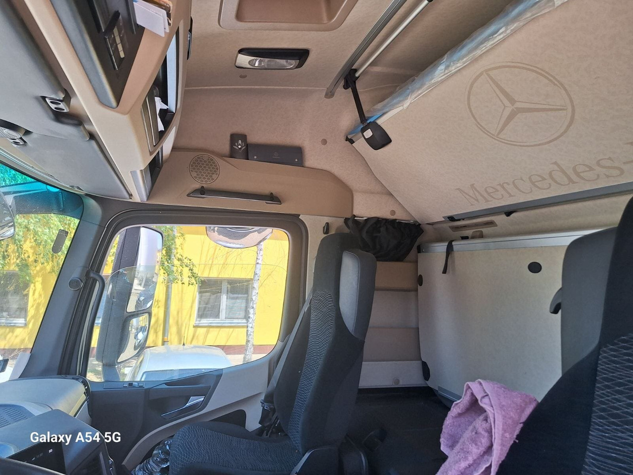 Mercedes-Benz Actros 1846 LS 4x2 Actros 1846 LS 4x2 MultimediaCockpit, StreamSpace, ADR - Tractor unit: picture 5 Mercedes-Benz Actros 1846 LS 4x2 Actros 1846 LS 4x2 MultimediaCockpit, StreamSpace, ADR - Tractor unit: picture 5