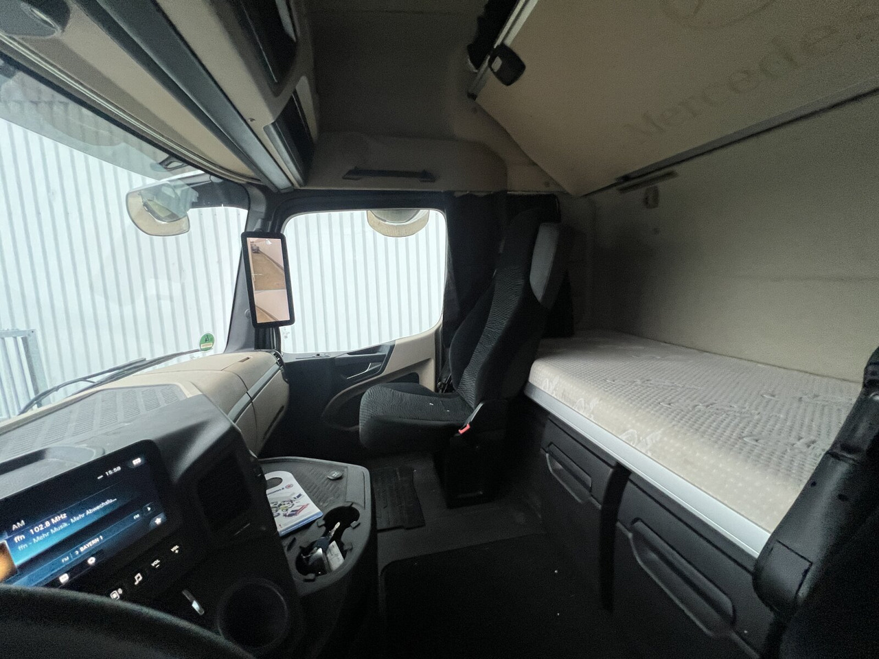 Mercedes-Benz Actros 1848 LS 4x2 Actros 1848 LS 4x2, Volumer, Retarder - Tractor unit: picture 3 Mercedes-Benz Actros 1848 LS 4x2 Actros 1848 LS 4x2, Volumer, Retarder - Tractor unit: picture 3