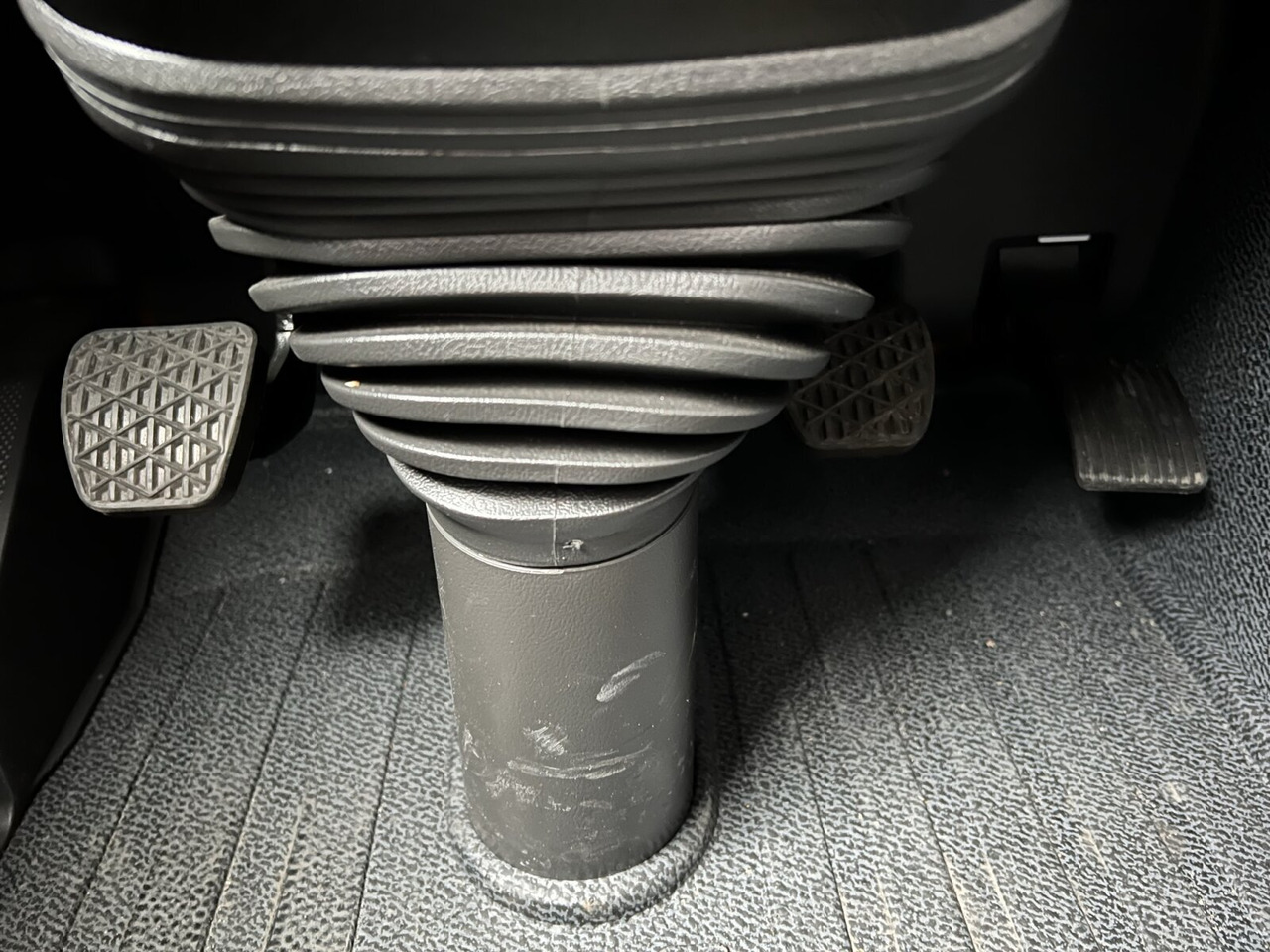 Mercedes-Benz Actros 2141 K 4x2 Actros 2141 K 4x2 - Tractor unit: picture 4 Mercedes-Benz Actros 2141 K 4x2 Actros 2141 K 4x2 - Tractor unit: picture 4