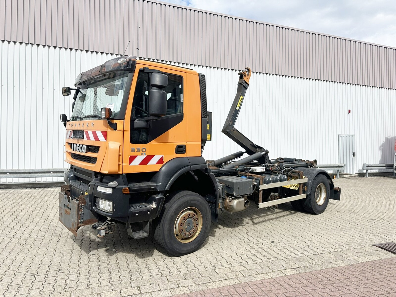 Trakker AD190T33WP 4x4 Trakker AD190T33WP 4x4, Winterdienstausstattung - Hook lift truck: picture 1 Trakker AD190T33WP 4x4 Trakker AD190T33WP 4x4, Winterdienstausstattung - Hook lift truck: picture 1