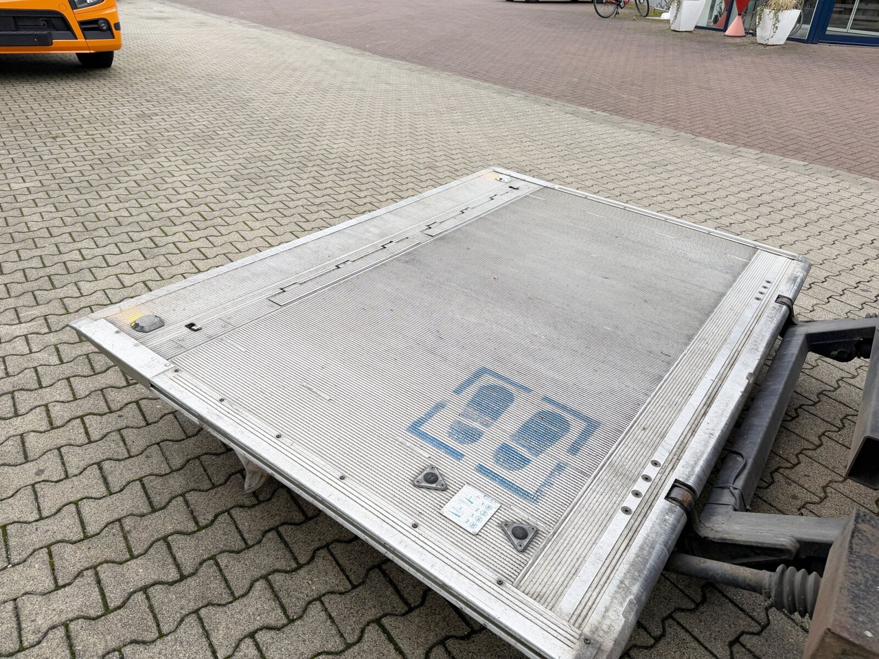 Mercedes-Benz Actros 1832 L 4x2 Actros 1832 L 4x2, Kühlkoffer, 2x Trennwand, Carrier, LBW BÄR - Truck: picture 4 Mercedes-Benz Actros 1832 L 4x2 Actros 1832 L 4x2, Kühlkoffer, 2x Trennwand, Carrier, LBW BÄR - Truck: picture 4