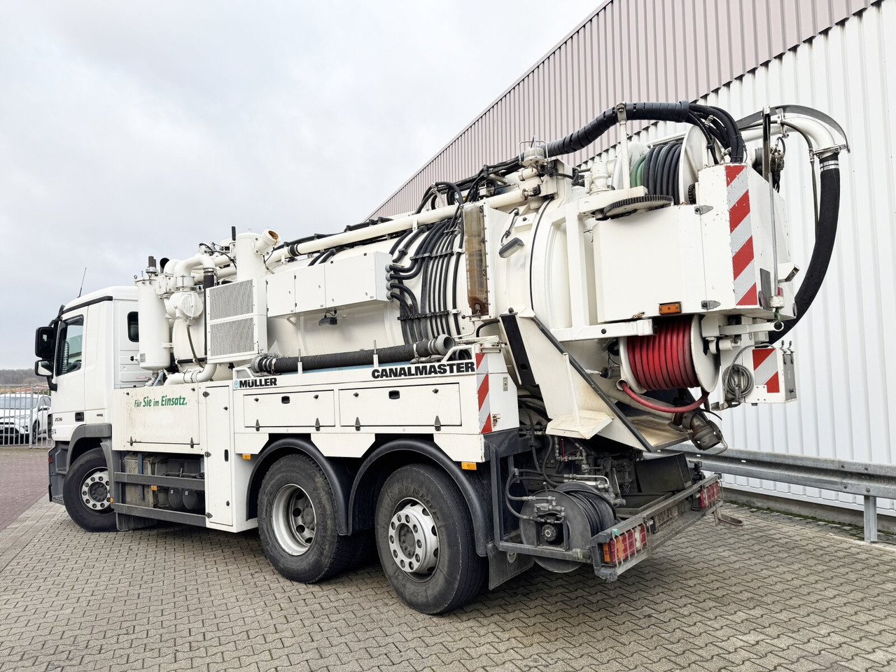 Mercedes-Benz Actros 2536 L 6x2 Actros 2536 L 6x2, Müller Saug- und Spülwagen ca. 10,5m³, Lenkachse - Truck: picture 3 Mercedes-Benz Actros 2536 L 6x2 Actros 2536 L 6x2, Müller Saug- und Spülwagen ca. 10,5m³, Lenkachse - Truck: picture 3