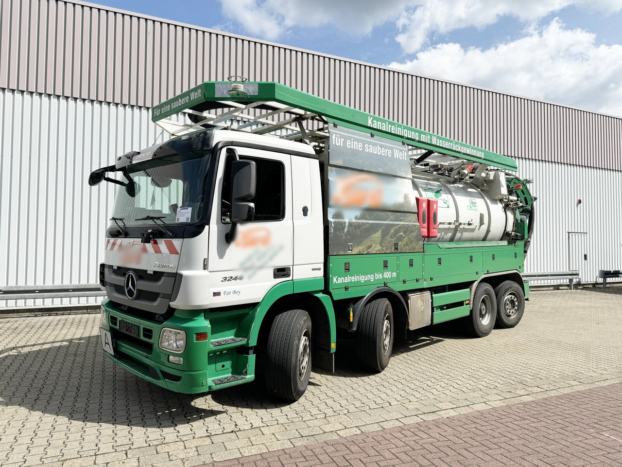 Mercedes-Benz Actros 3244 L 8x2/6 Actros 3244 L 8x2/6, Assmann Saug- und Spülwagen ca. 12,7m³, WRG, ADR, 2x Lenkachse, Funk - Truck: picture 1 Mercedes-Benz Actros 3244 L 8x2/6 Actros 3244 L 8x2/6, Assmann Saug- und Spülwagen ca. 12,7m³, WRG, ADR, 2x Lenkachse, Funk - Truck: picture 1