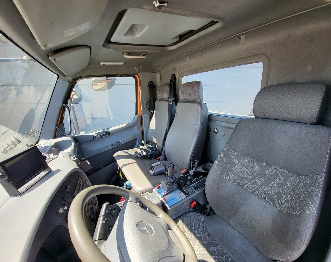 Unimog U 20 4x4 U 20 4x4, Zapfwelle, Kran Hiab 022D-3 HiDuo, Funk - Van: picture 2 Unimog U 20 4x4 U 20 4x4, Zapfwelle, Kran Hiab 022D-3 HiDuo, Funk - Van: picture 2