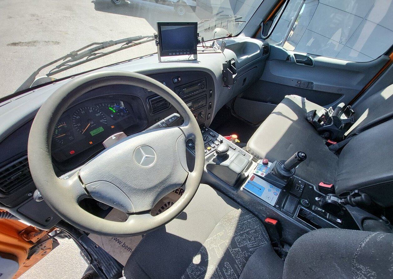 Unimog U 20 4x4 U 20 4x4, Zapfwelle, Kran Hiab 022D-3 HiDuo, Funk - Van: picture 3 Unimog U 20 4x4 U 20 4x4, Zapfwelle, Kran Hiab 022D-3 HiDuo, Funk - Van: picture 3